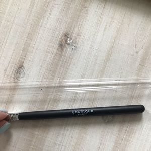 Younique-Crease Brush (Brand New)